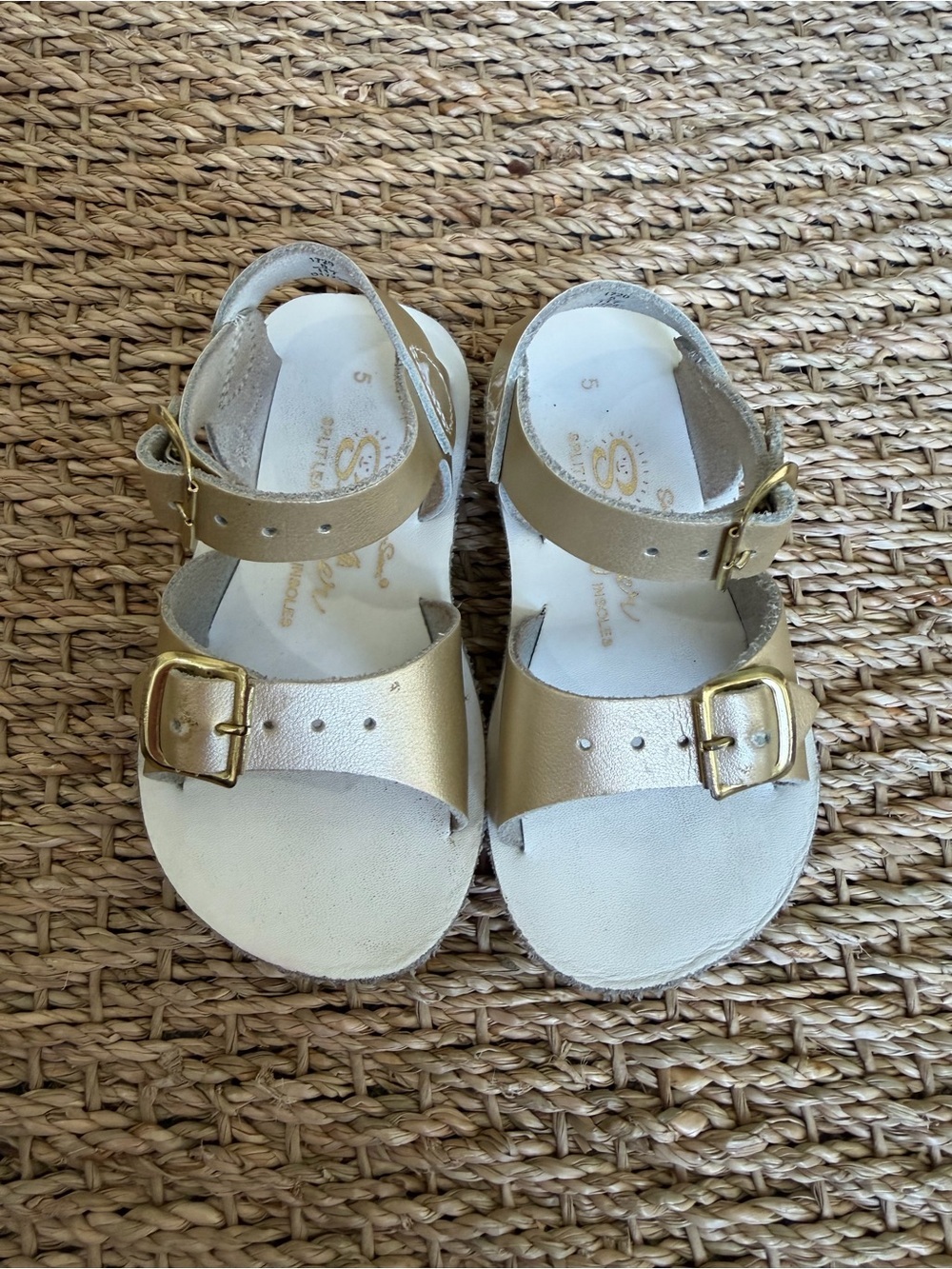 Girls Gold Leather Buckle Sandals - Kids - Picture 8 of 14